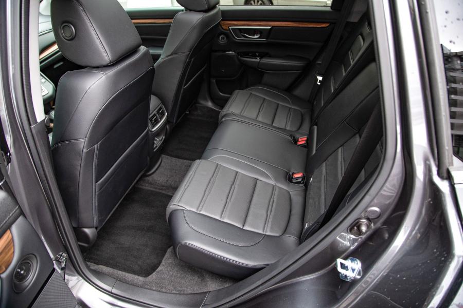 Интерьер Honda CR-V Origin Edition 2018 года  (фото 7 из 27)